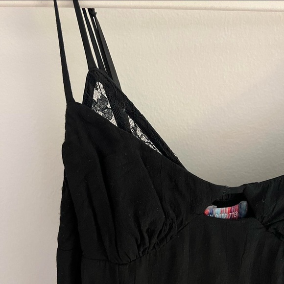 floral lace midi dress with slit and keyhole cut out - Picture 2 of 3